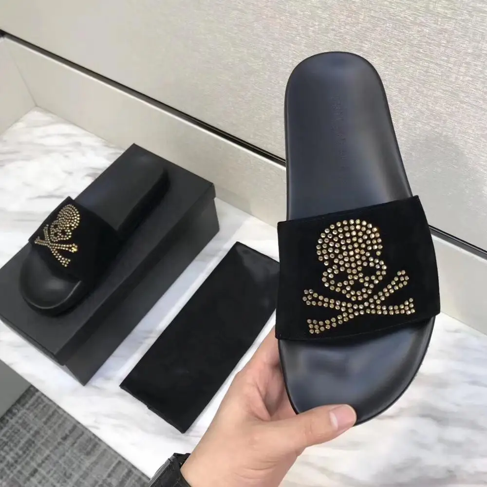 Luxury Brand skull Men Slipper Diamond Rhinestones Spikes men Sandals Rivets Casual Flats sneakers wholesale
Luxury Brand skull Men Slipper Diamond Rhinestones Spikes men Sandals Rivets Casual Flats sneakers wholesale