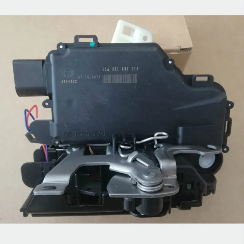 For VW Passat B5 Golf 4 Old Bora Door Lock Block Central Locking Device 15A3B1837015
For VW Passat B5 Golf 4 Old Bora Door Lock Block Central Locking Device 15A3B1837015