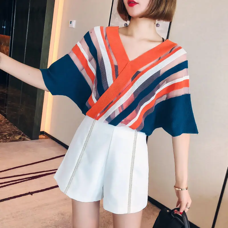 Spring and summer new V-neck ice silk T-shirt women's thin bat sleeve stripe sunscreen SHIRT 3 / 4 Sleeve T-Shirt
Spring and summer new V-neck ice silk T-shirt women's thin bat sleeve stripe sunscreen SHIRT 3 / 4 Sleeve T-Shirt