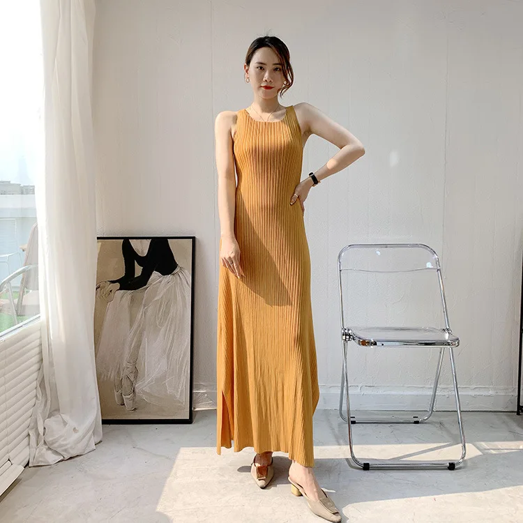 Miyake pleated dress autumn new high-end temperament over the knee dress color matching pleated large size bottom dress
Miyake pleated dress autumn new high-end temperament over the knee dress color matching pleated large size bottom dress