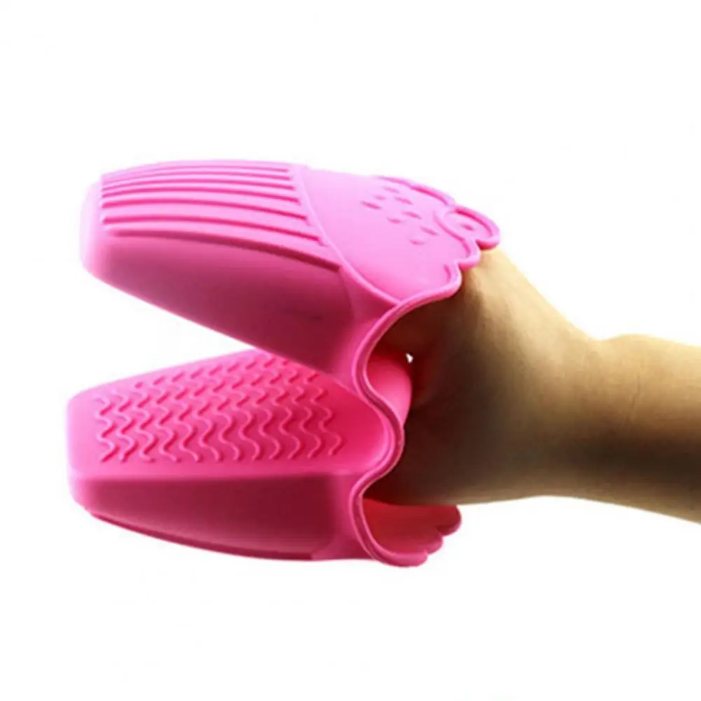 1 Pair Soft Silicone Anti-scalding Non-slip Hand Clamps Oven Pot Gloves Kitchen Tool
1 Pair Soft Silicone Anti-scalding Non-slip Hand Clamps Oven Pot Gloves Kitchen Tool