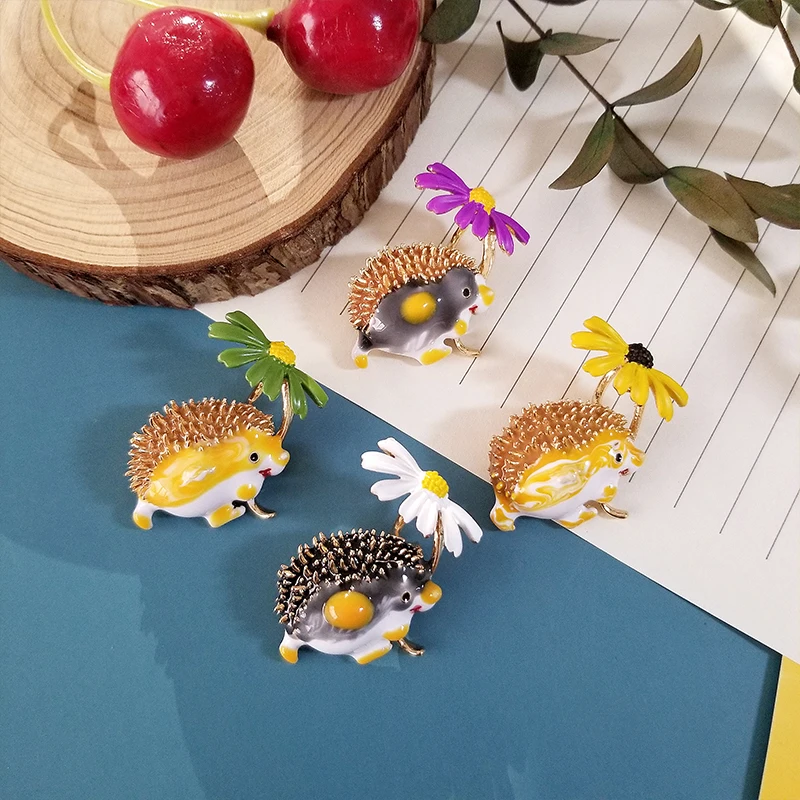 Cute Hedgehog Daisy Brooch For Women Animal Jewelry Funny Winter Design Fashion Lovely Badge Lapel Pins Gifts New 2021 Wholesale
Cute Hedgehog Daisy Brooch For Women Animal Jewelry Funny Winter Design Fashion Lovely Badge Lapel Pins Gifts New 2021 Wholesale