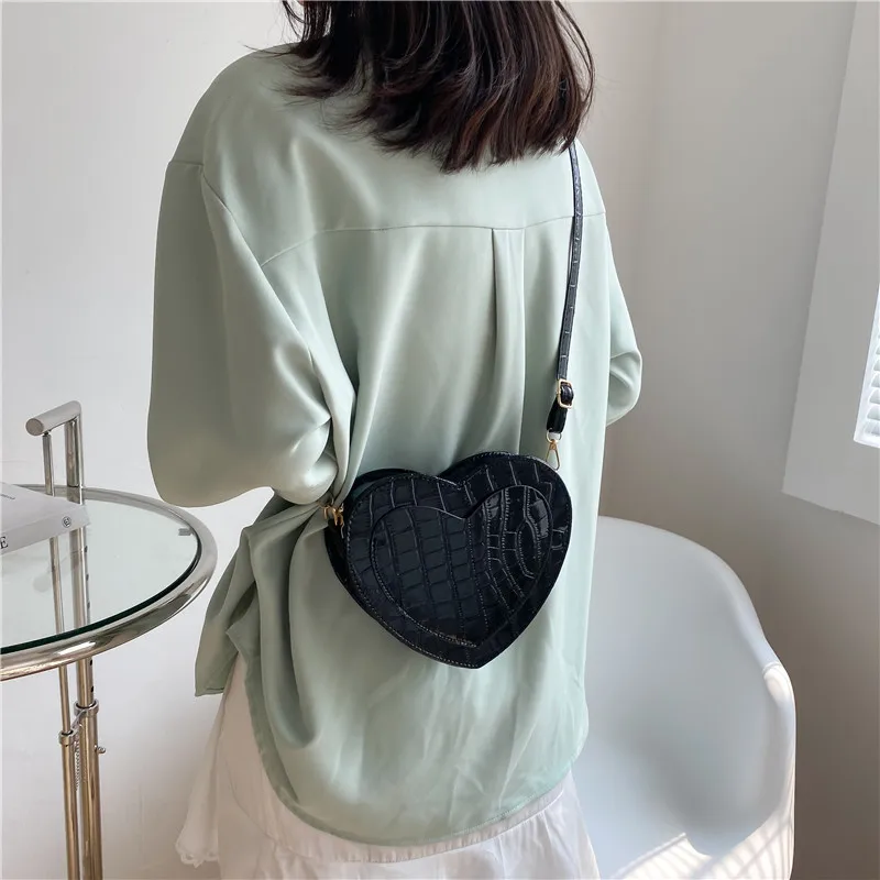 Женская сумка, женская маленькая сумка с жемчужной цепочкой, Новинка лета 2021, модные сумки-мессенджеры с отделкой под камень, простые сумки ...
Женская сумка, женская маленькая сумка с жемчужной цепочкой, Новинка лета 2021, модные сумки-мессенджеры с отделкой под камень, простые сумки ...