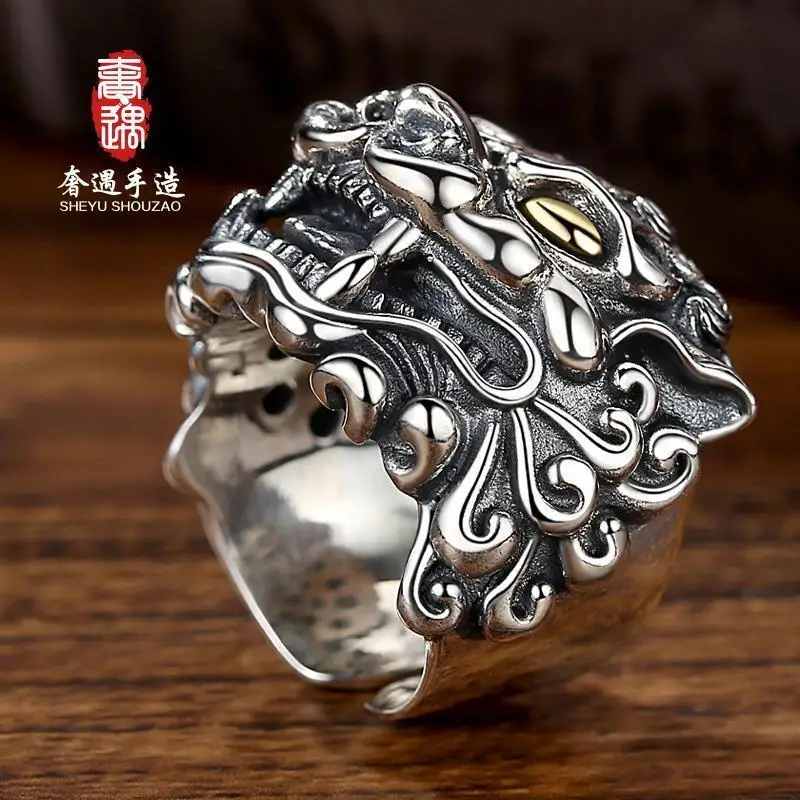 Очаровательное кольцо из серебра пробы Zhaocai мужское кольцо из чистого серебра Chaoren ручная работа ретро кольцо тяньлу
Очаровательное кольцо из серебра пробы Zhaocai мужское кольцо из чистого серебра Chaoren ручная работа ретро кольцо тяньлу