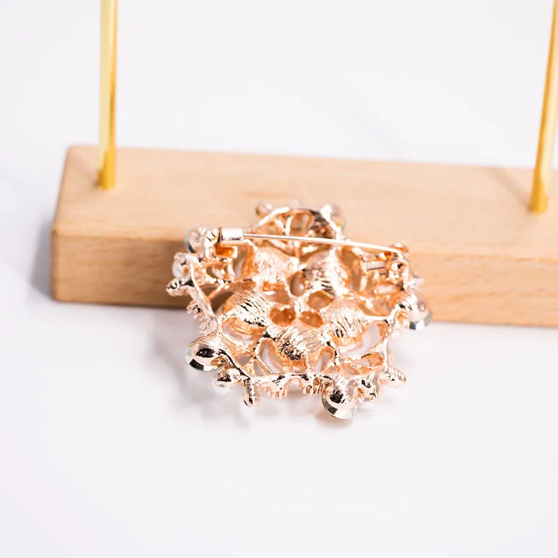 Brooches For Women Fashion Jewelry Green Cubic Zirconia Pearls Snowflake Pin Wedding Bridal Charms Accessories Drop Shipping
Brooches For Women Fashion Jewelry Green Cubic Zirconia Pearls Snowflake Pin Wedding Bridal Charms Accessories Drop Shipping