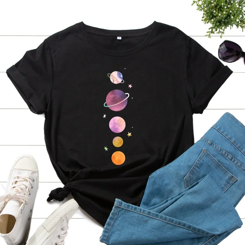 Летняя женская повседневная футболка с коротким рукавом и принтом планеты, женская модная футболка с графическим принтом, женские повседне...
Летняя женская повседневная футболка с коротким рукавом и принтом планеты, женская модная футболка с графическим принтом, женские повседне...