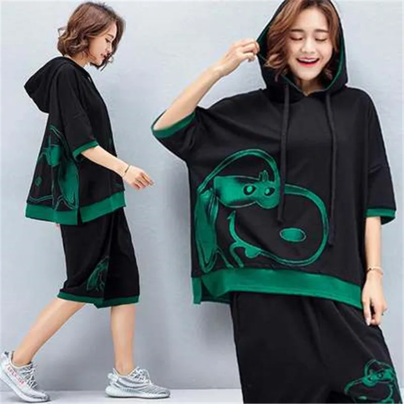 Women's Two-Piece 2021 Summer New Hooded Cartoon Printed Sweatshirt + Elastic Waist Five-Point Casual Pants Fashion Suit Female
Women's Two-Piece 2021 Summer New Hooded Cartoon Printed Sweatshirt + Elastic Waist Five-Point Casual Pants Fashion Suit Female
