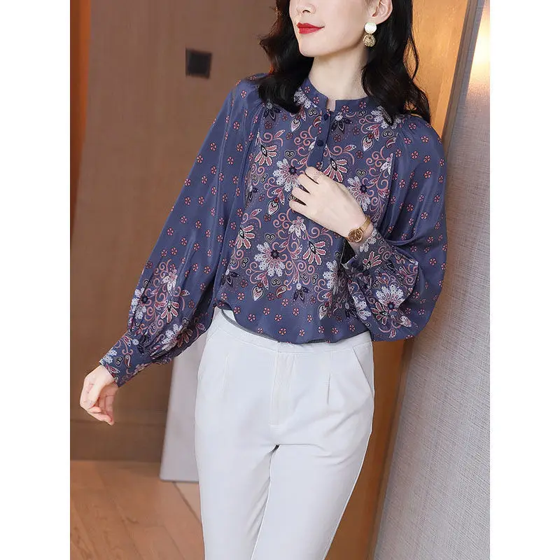 Printed imitation silk shirt women spring and summer new fashion bat sleeve stand-up collar design top
Printed imitation silk shirt women spring and summer new fashion bat sleeve stand-up collar design top