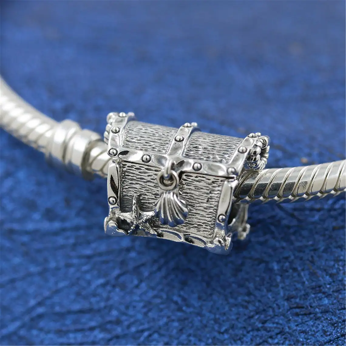 925 Sterling Silver Chest of Treasure Charm beads Fits All European Pandora Jewelry Bracelets Necklaces
925 Sterling Silver Chest of Treasure Charm beads Fits All European Pandora Jewelry Bracelets Necklaces