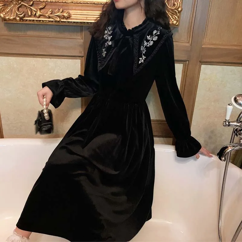 French Velvet Black Long Sleeve Dress Vintage Embroidery Women Midi Warm Dress Fall Korean Female One-piece Dress Wedding Party
French Velvet Black Long Sleeve Dress Vintage Embroidery Women Midi Warm Dress Fall Korean Female One-piece Dress Wedding Party