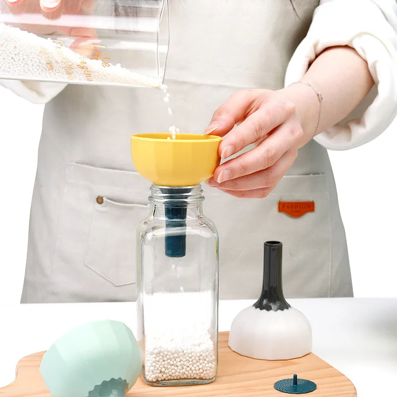 Foldable Silicone Funnel Creative Funnel Kitchen Household Liquid Dispensing Mini Funnel Beer/ Oil Funnels Kitchen Tools
Foldable Silicone Funnel Creative Funnel Kitchen Household Liquid Dispensing Mini Funnel Beer/ Oil Funnels Kitchen Tools