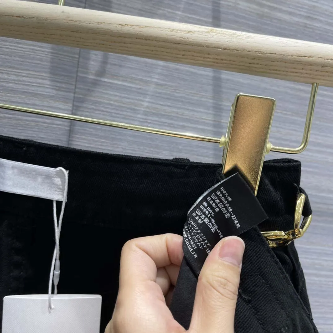 Streetwear Solid Jeans for Women Summer 2021 New High Waist Straight Knee Length Trousers High-end Brand Gold Chain Denim Pants
Streetwear Solid Jeans for Women Summer 2021 New High Waist Straight Knee Length Trousers High-end Brand Gold Chain Denim Pants