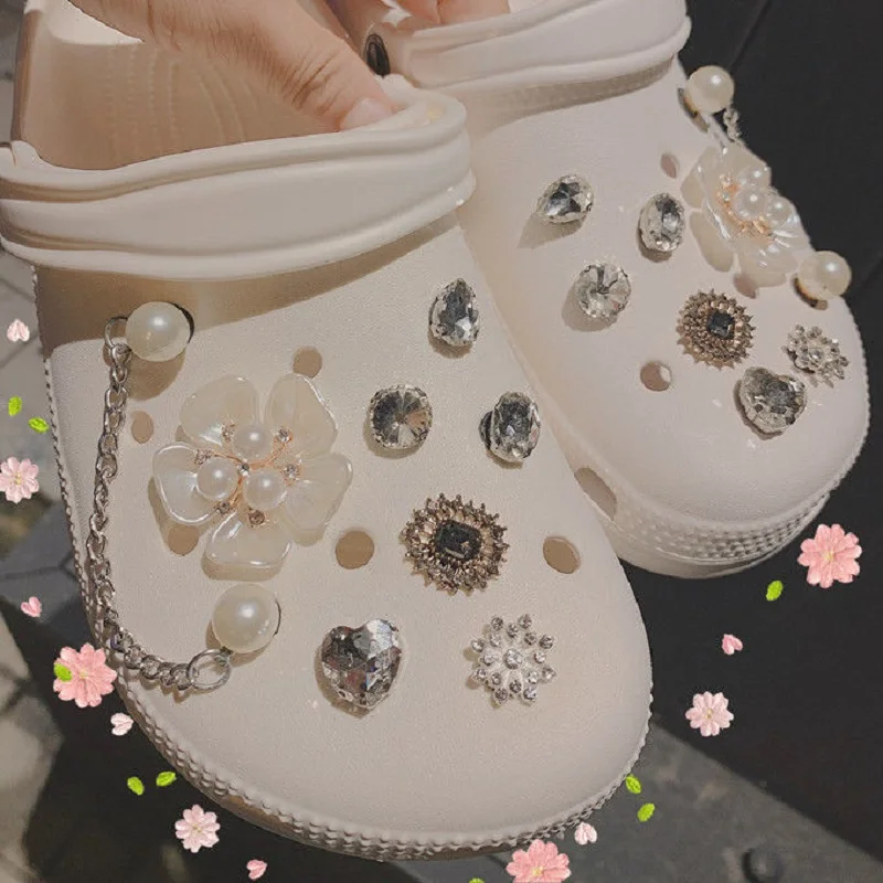 Роскошные Элегантные Подвески Croc, дизайнерские винтажные модные подвески «сделай сам» для обуви Crocs, новые брендовые сабо, горячая Распрода...
Роскошные Элегантные Подвески Croc, дизайнерские винтажные модные подвески «сделай сам» для обуви Crocs, новые брендовые сабо, горячая Распрода...