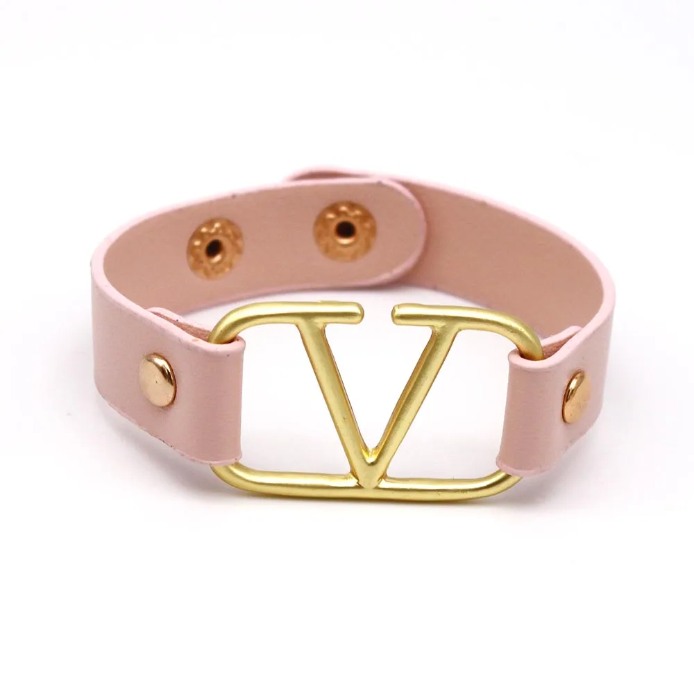 TOTABC Fashion Leather Bracelet Wrap All-Match OL V Word Wide Bracelet For Women 2021 New Hand Jewelry
TOTABC Fashion Leather Bracelet Wrap All-Match OL V Word Wide Bracelet For Women 2021 New Hand Jewelry