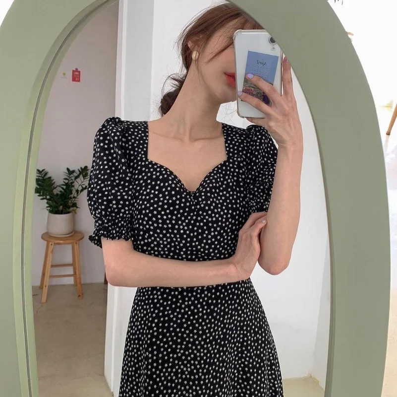 Korean Retro V Neck Small Flower Short Dress Hem French Women Puff Sleeve Mid Long Tea Dresses summer dress vintage dress
Korean Retro V Neck Small Flower Short Dress Hem French Women Puff Sleeve Mid Long Tea Dresses summer dress vintage dress