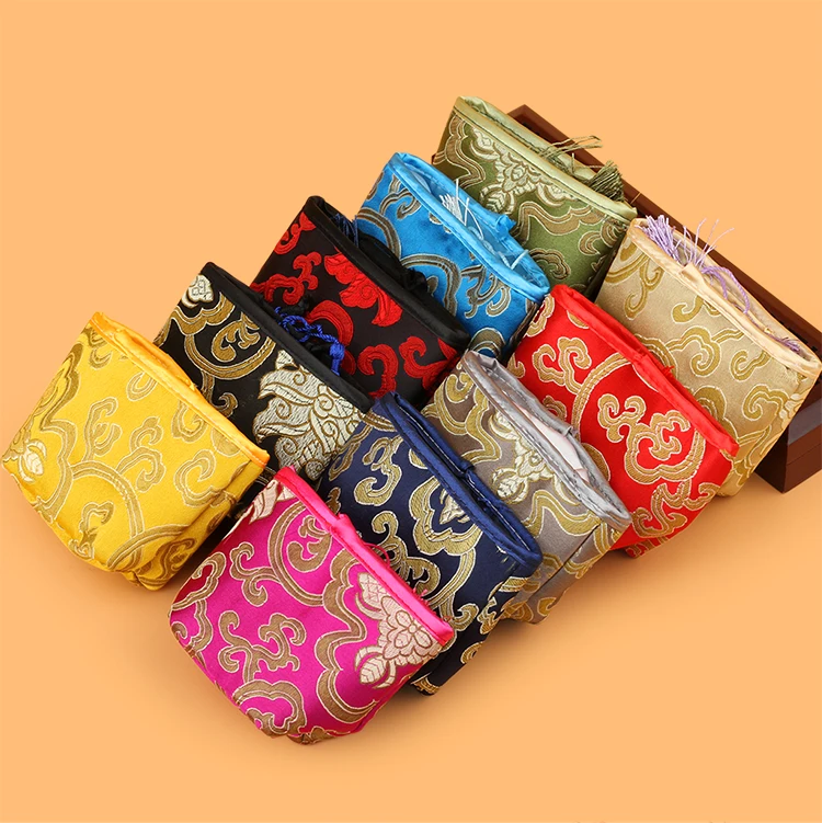 Wholesale 10PCS new fashion elegant rectangular Xiangyun zipper jewelry bag
Wholesale 10PCS new fashion elegant rectangular Xiangyun zipper jewelry bag