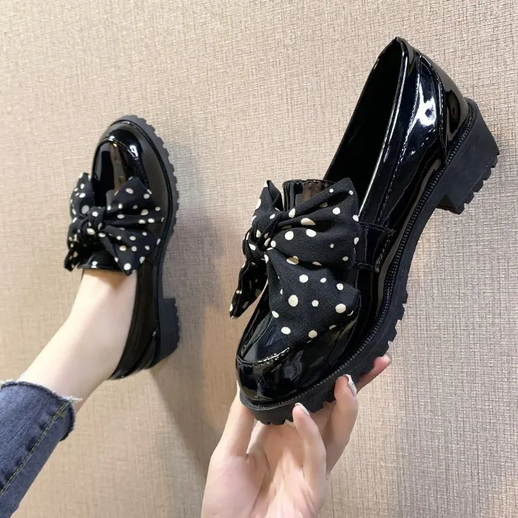 Women's Shoes
Women's Shoes