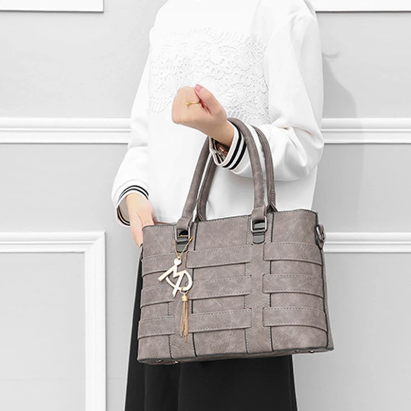 Ladies Handbag Casual Large Capacity Messenger Bag Fashion Handbag One Shoulder Messenger Bag
Ladies Handbag Casual Large Capacity Messenger Bag Fashion Handbag One Shoulder Messenger Bag