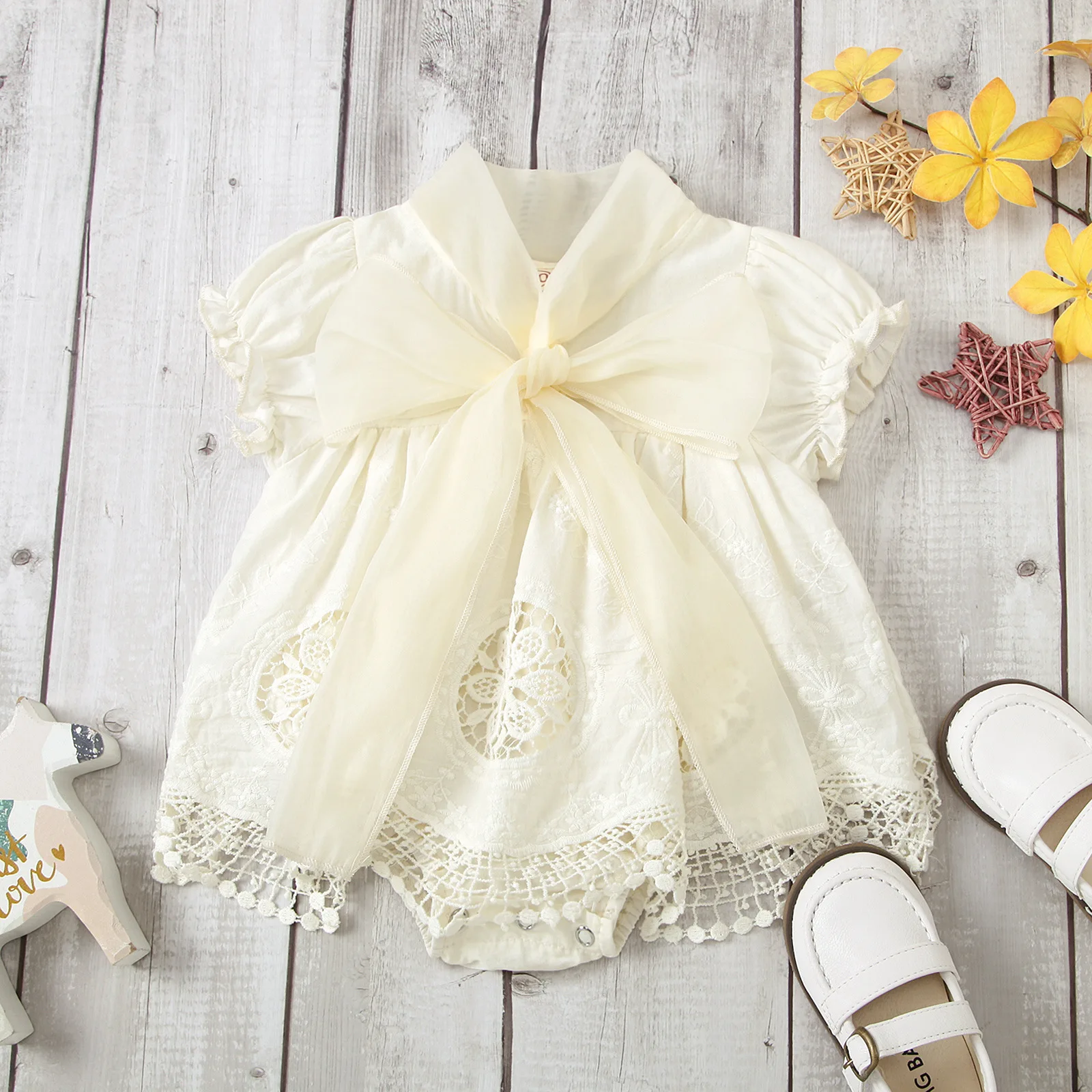 2021 European and American Woven Cotton Double Layer Lace Cloth Bow Dark Buckle Romper Newborn Infant jumpsuit Clothes 6-24M
2021 European and American Woven Cotton Double Layer Lace Cloth Bow Dark Buckle Romper Newborn Infant jumpsuit Clothes 6-24M