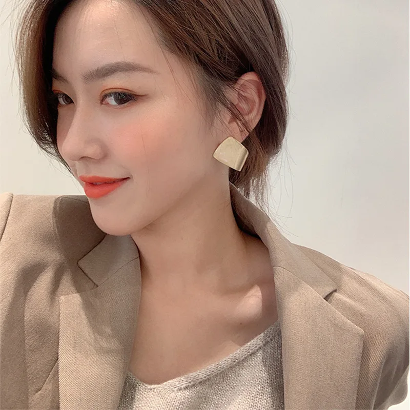 GorGor Clip Earrings Women Originality Statement Minimalist Light Gold Sense of Luxury Creative Birthday Jewelry DKE-1057
GorGor Clip Earrings Women Originality Statement Minimalist Light Gold Sense of Luxury Creative Birthday Jewelry DKE-1057