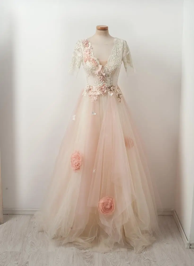 Pink Appliques Flowers Prom Dresses 2021 Short Sleeves V Neckline Formal Evening Party Dress vestidos de gala 
Pink Appliques Flowers Prom Dresses 2021 Short Sleeves V Neckline Formal Evening Party Dress vestidos de gala