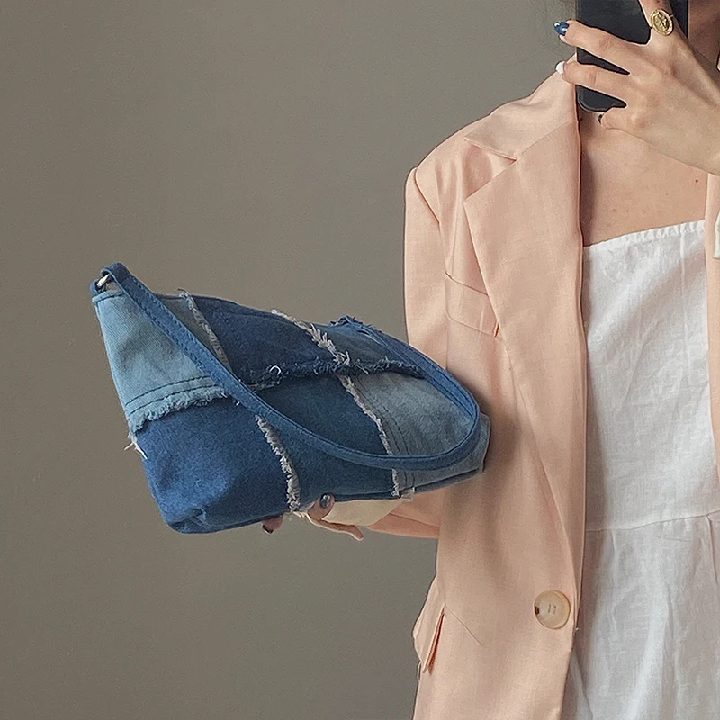 New 2020 Trend Women's Denim Patchwork Retro Shoulder Bags Casual Jeans Baguette Bag Female Handbag Totes Travel Cell Phone Bags
New 2020 Trend Women's Denim Patchwork Retro Shoulder Bags Casual Jeans Baguette Bag Female Handbag Totes Travel Cell Phone Bags
