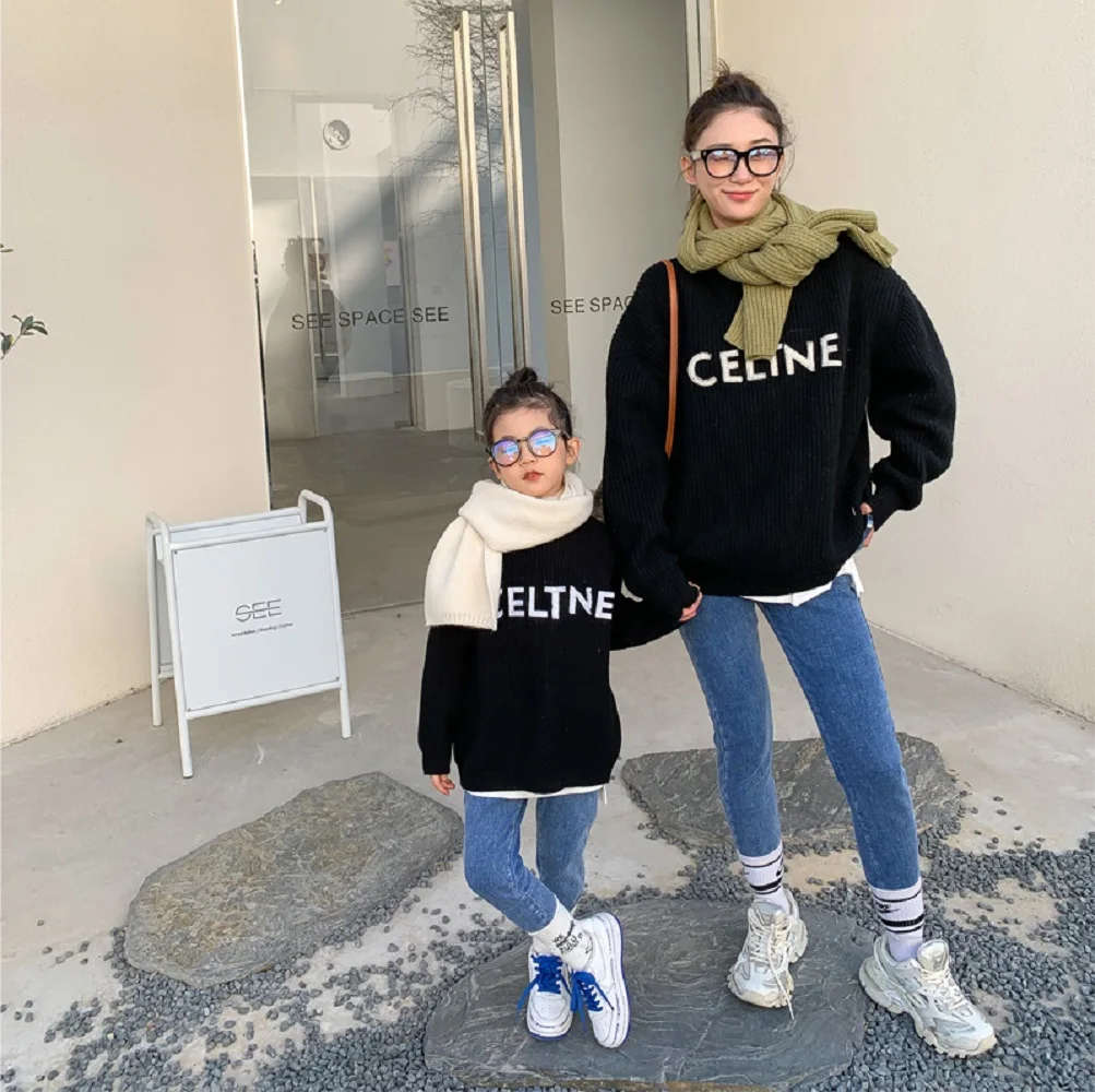 New Winter Parent-Child Wear Middle Length Letter Label Fabric Angora Yarn Black Classic Sweater
New Winter Parent-Child Wear Middle Length Letter Label Fabric Angora Yarn Black Classic Sweater