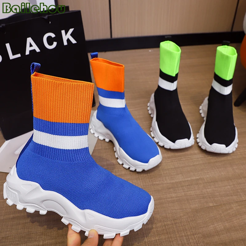 Женские короткие ботильоны из эластичной ткани, на резиновой платформе, с круглым носком, разные цвета, 2022 
Женские короткие ботильоны из эластичной ткани, на резиновой платформе, с круглым носком, разные цвета, 2022