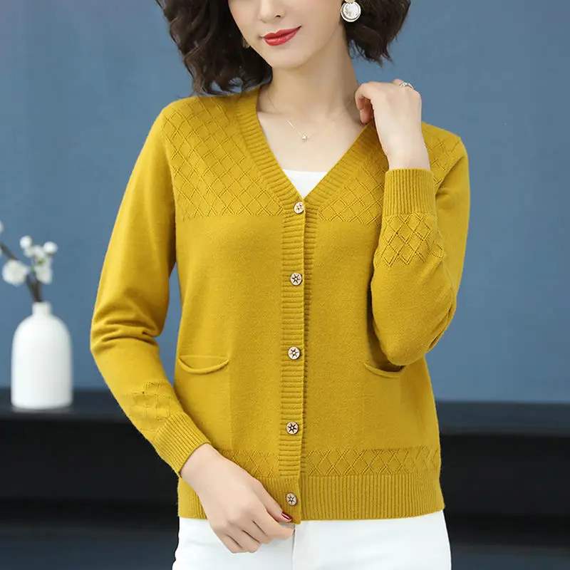 2020 Women Knitted Sweater Cardigans Long Sleeve V neck Button Pocket Korean Knit Jacket Loose Cardigans Cashmere Tops
2020 Women Knitted Sweater Cardigans Long Sleeve V neck Button Pocket Korean Knit Jacket Loose Cardigans Cashmere Tops