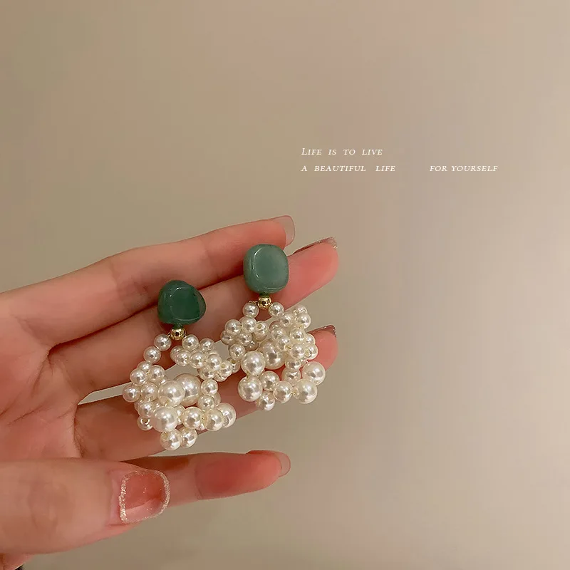 925 Silver Needle Pearl Emerald Earrings Korean Celebrities Wind Light Luxury Niche Network Red Atmosphere Fashion Earr
925 Silver Needle Pearl Emerald Earrings Korean Celebrities Wind Light Luxury Niche Network Red Atmosphere Fashion Earr