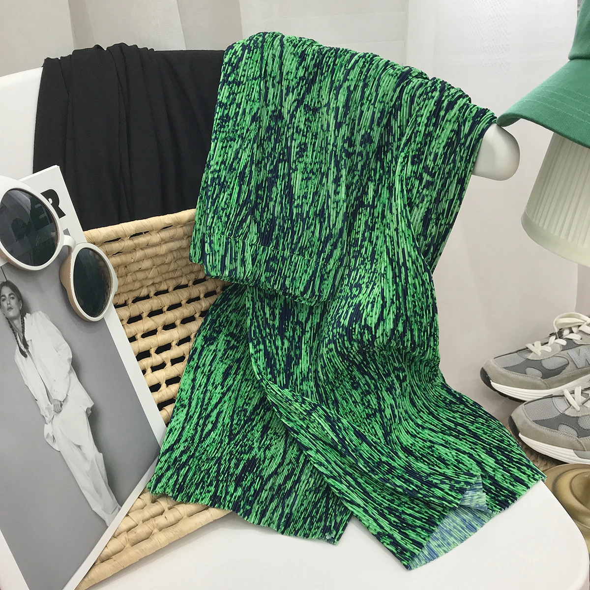 Retro Printed Elastic High Waist Pleated Wide-Leg Pants Women Spring Summer Loose Straight Casual Pants Pleated Female Trousers
Retro Printed Elastic High Waist Pleated Wide-Leg Pants Women Spring Summer Loose Straight Casual Pants Pleated Female Trousers