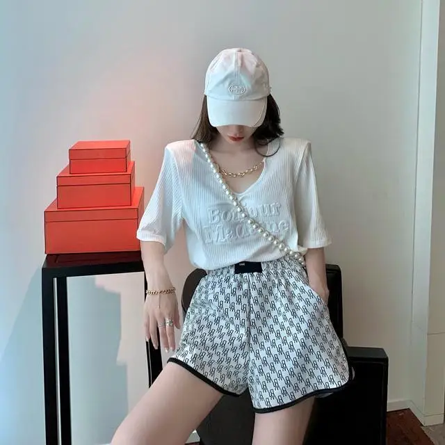 Hong Kong style leisure shorts women's 2021 summer new sports loose high waist elastic waist show thin A-line wide leg pants
Hong Kong style leisure shorts women's 2021 summer new sports loose high waist elastic waist show thin A-line wide leg pants