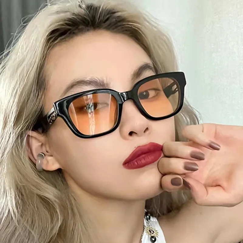 2022 Fashion Square Sunglasses for Women Man Vintage Personality Design Hollow Hook Leg Sun Glasses UV400 New Cool Trend Shades
2022 Fashion Square Sunglasses for Women Man Vintage Personality Design Hollow Hook Leg Sun Glasses UV400 New Cool Trend Shades