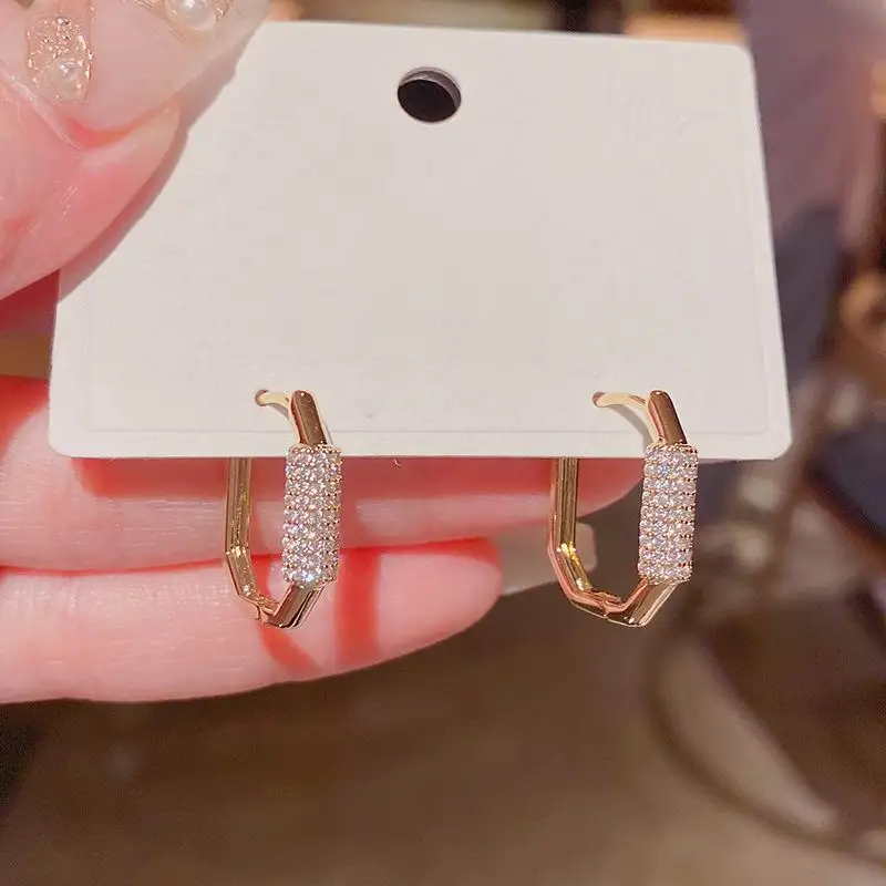 Micro Pave Hollow Out Metallic Geometric Earrings For Women Personality Temperament New Fashion Jewelry Simple Earings Wholesale
Micro Pave Hollow Out Metallic Geometric Earrings For Women Personality Temperament New Fashion Jewelry Simple Earings Wholesale