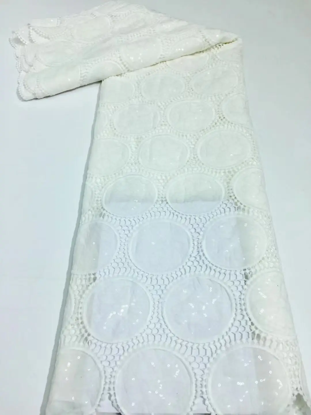 Soft White Nigerian Lace Fabric Latest Swiss Voile Lace Dubai 2020 African Guipure Cord Lace Fabric For Wedding 5yards purple
Soft White Nigerian Lace Fabric Latest Swiss Voile Lace Dubai 2020 African Guipure Cord Lace Fabric For Wedding 5yards purple