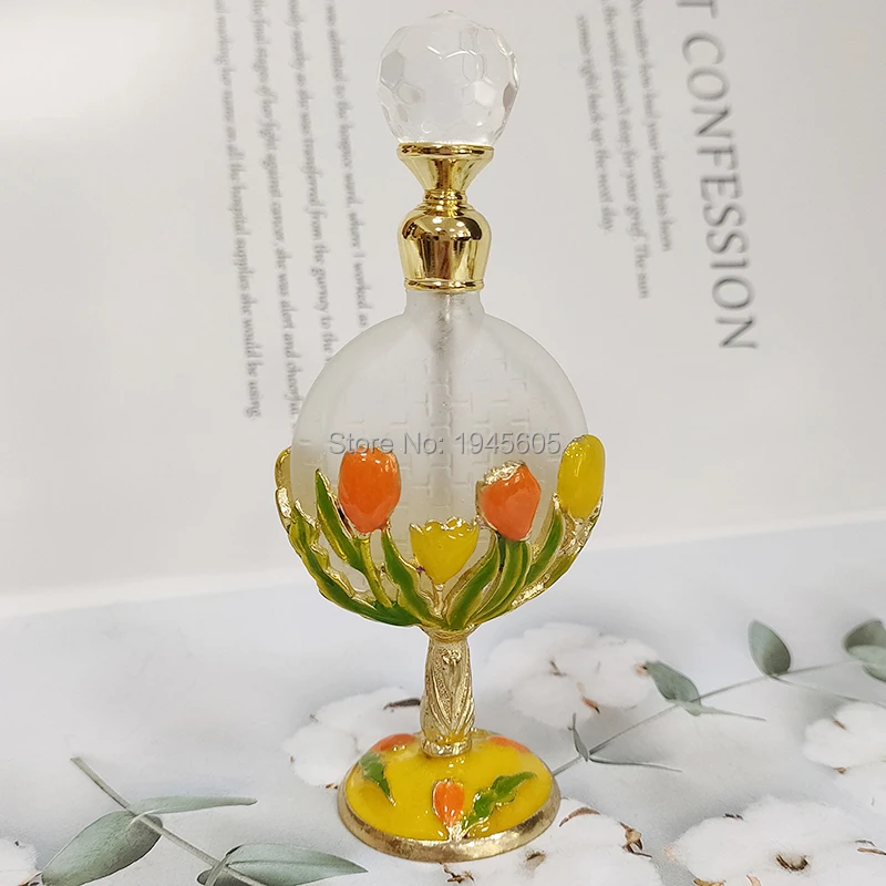 Retro Metal Empty Beautiful Flower Adornment Crafts Travel Gift Makeup Perfume Flat Bottle For Birthday Gift
Retro Metal Empty Beautiful Flower Adornment Crafts Travel Gift Makeup Perfume Flat Bottle For Birthday Gift