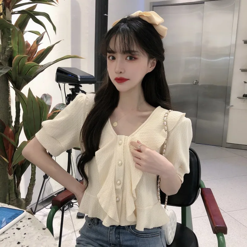 Ruffles Short Sleeve T Shirts Solid Summer New Fashion Brand Button Tees Women Clothing Korean Sweet Style V-neck Loose Tops Hot
Ruffles Short Sleeve T Shirts Solid Summer New Fashion Brand Button Tees Women Clothing Korean Sweet Style V-neck Loose Tops Hot