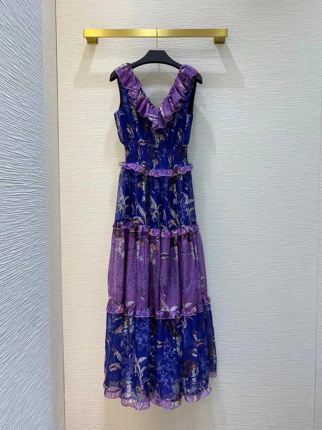 Runway Fashion Women Long Dress Designer New Ruffles Flower Print V-Neck Sleeveless Waist Elastic Party Elegant Dresses
Runway Fashion Women Long Dress Designer New Ruffles Flower Print V-Neck Sleeveless Waist Elastic Party Elegant Dresses