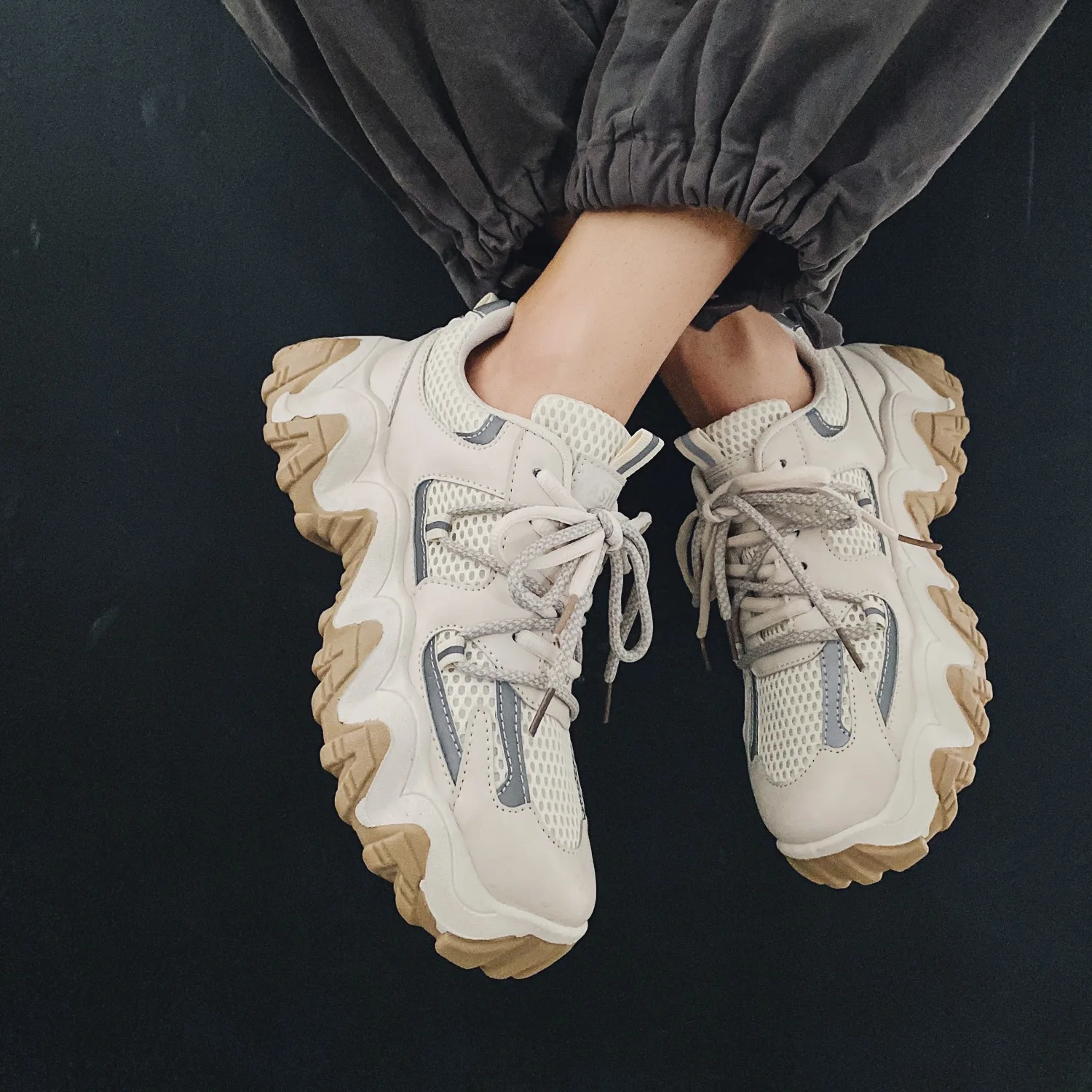 New Arrival Man Sneakers Leather Casual Shoes For Men Solid Colors Youth Tide Mens Shoe Comfortable Fashion Shoes Beige Hot Sale
New Arrival Man Sneakers Leather Casual Shoes For Men Solid Colors Youth Tide Mens Shoe Comfortable Fashion Shoes Beige Hot Sale