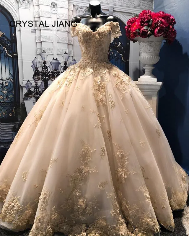 New Arrival 2020 Sweetheart Lace applique Bride Dress Custom made Ball Gown Court Train Luxury Wedding Dresses
New Arrival 2020 Sweetheart Lace applique Bride Dress Custom made Ball Gown Court Train Luxury Wedding Dresses