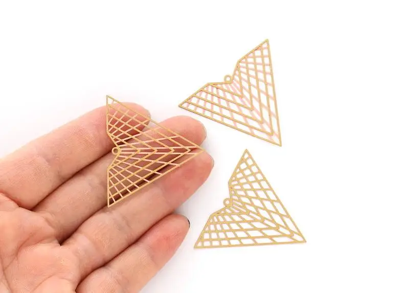 Raw Brass Triangle Shaped Necklace Charms - Hallow Out Necklace Charms - 6Pcs/Lot - 35.8x41x0.3mm - JJB3676
Raw Brass Triangle Shaped Necklace Charms - Hallow Out Necklace Charms - 6Pcs/Lot - 35.8x41x0.3mm - JJB3676