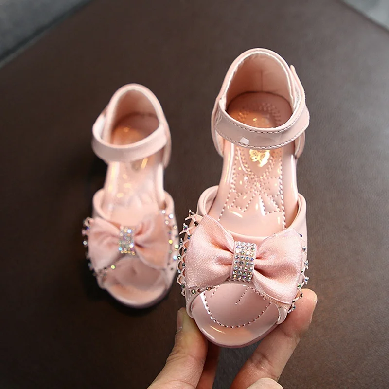 Bobora 2021 Girls Sandals Shoes Summer Bowknot Sequin Crystal Fish Mouth Cute Leather Sandals Princess Shoes
Bobora 2021 Girls Sandals Shoes Summer Bowknot Sequin Crystal Fish Mouth Cute Leather Sandals Princess Shoes