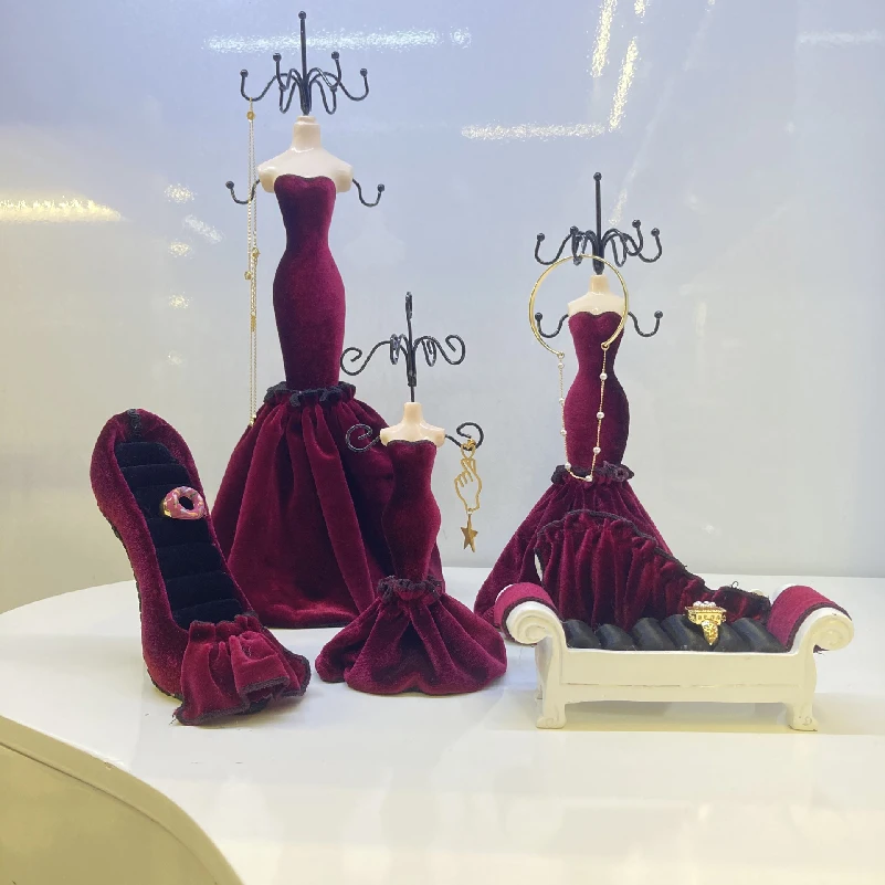 Creative Valentines Day Gift Red Flannel Mannequin Jewelry Stand Wedding Series Set Earrings Necklace Ring Jewelry Storage Rack
Creative Valentines Day Gift Red Flannel Mannequin Jewelry Stand Wedding Series Set Earrings Necklace Ring Jewelry Storage Rack