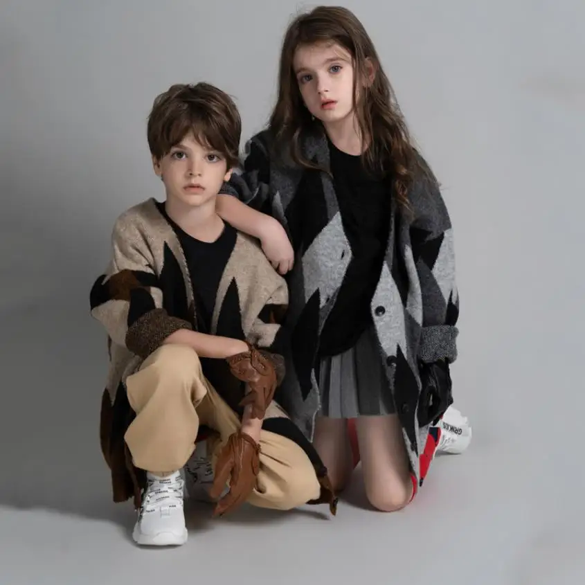 Korean Style Children Thicker Cashmere Sweaters Winter Coat Long Sleeve Loose Casual Plaid Cardigan Knitted Tops L444
Korean Style Children Thicker Cashmere Sweaters Winter Coat Long Sleeve Loose Casual Plaid Cardigan Knitted Tops L444