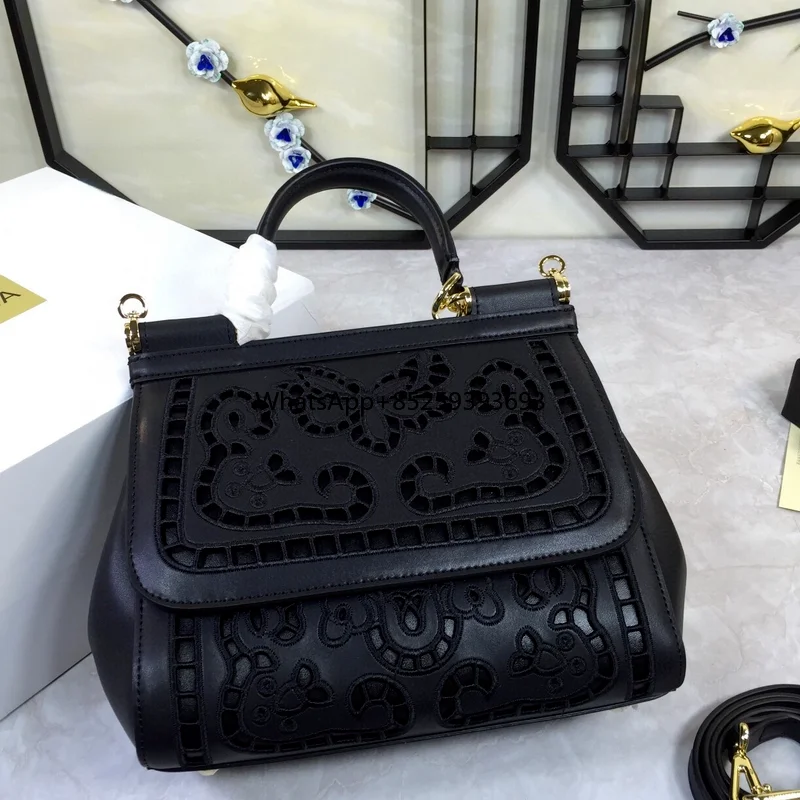 2021 г., Высококачественная кожаная Дизайнерская Женская Портативная сумка на плечо с вырезами и узором поверхности, дизайнерская сумка
2021 г., Высококачественная кожаная Дизайнерская Женская Портативная сумка на плечо с вырезами и узором поверхности, дизайнерская сумка