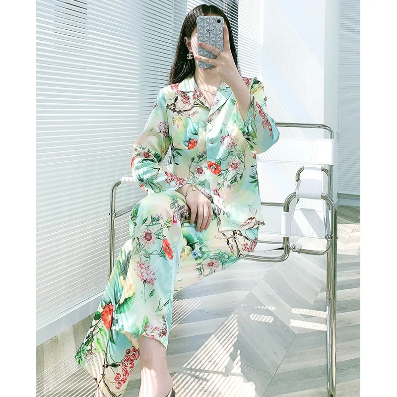 Pajamas Ladies New Ice Silk Cardigan Loose Long-Sleeved Plant Flower Home Service 1975
Pajamas Ladies New Ice Silk Cardigan Loose Long-Sleeved Plant Flower Home Service 1975