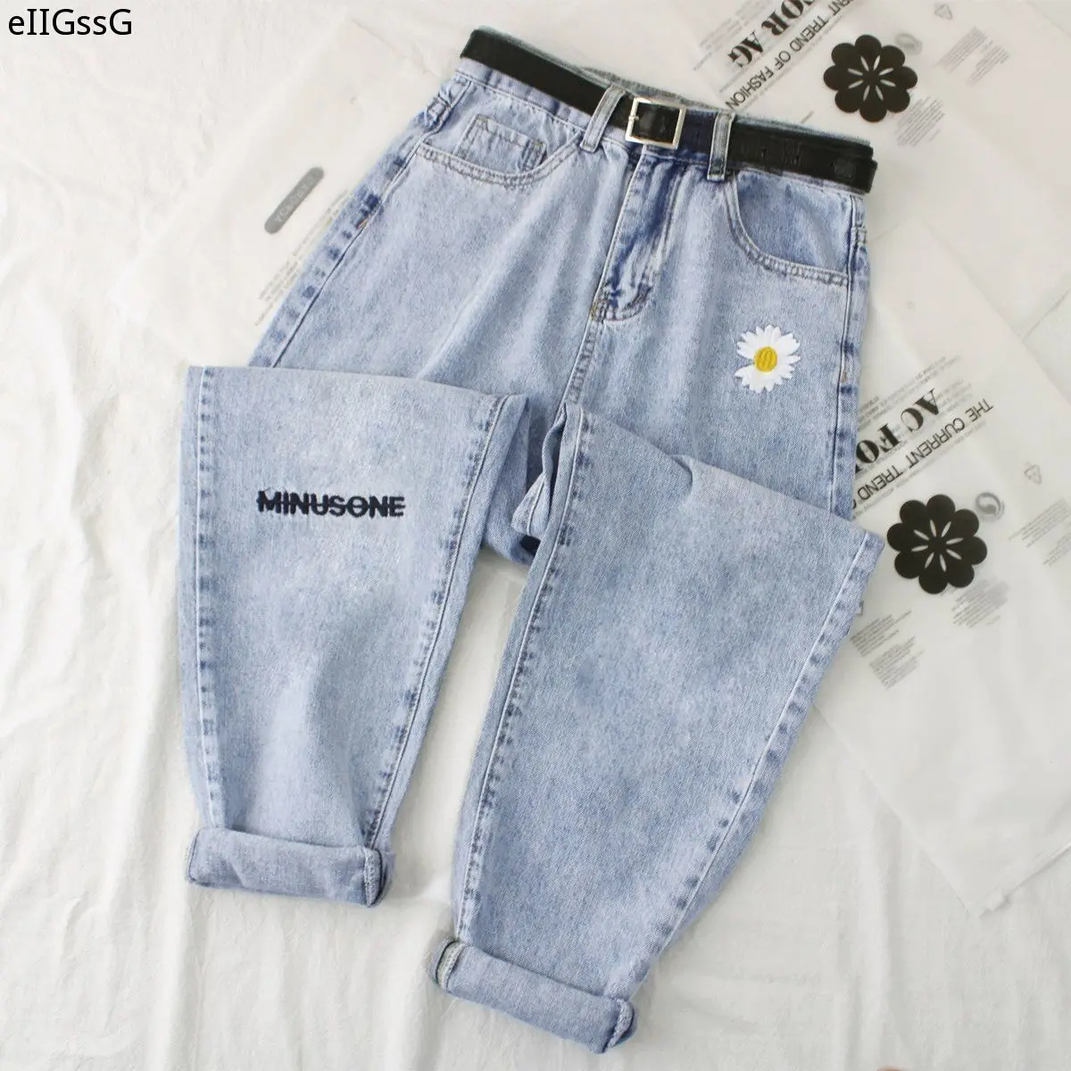 Daisy Embroidery Denim Jean Women High Waist Jeans Plus Size Denim Harem Trousers Mujer Vintage Casual Jeans Straight Women Pant
Daisy Embroidery Denim Jean Women High Waist Jeans Plus Size Denim Harem Trousers Mujer Vintage Casual Jeans Straight Women Pant