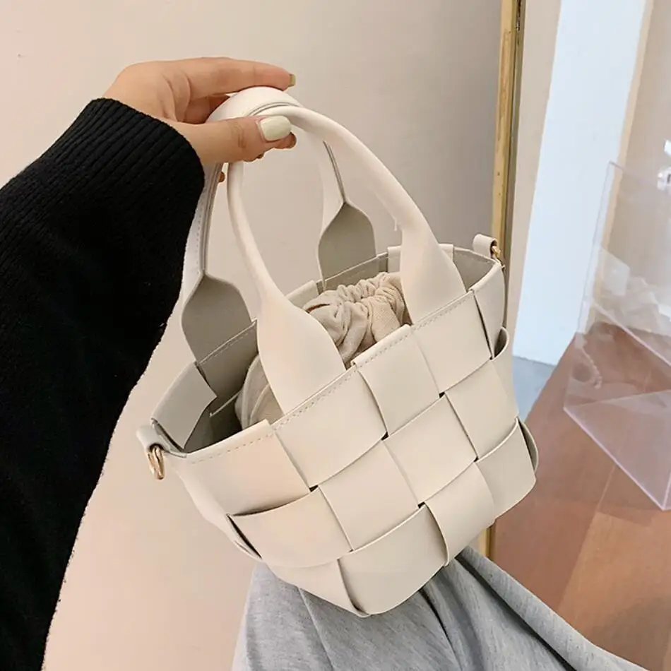Weave Tote Bucket Bag 2020 New Fashion High-quality Leather Women's Solid Color Shoulder Bags Handbag Messenger Bag Phone Purses
Weave Tote Bucket Bag 2020 New Fashion High-quality Leather Women's Solid Color Shoulder Bags Handbag Messenger Bag Phone Purses