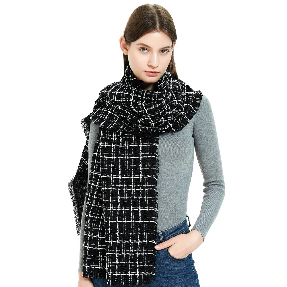 Fashion Luxury European and American Long Cashmere Scarf Women Black and White Plaid Thickened Warm Cape
Fashion Luxury European and American Long Cashmere Scarf Women Black and White Plaid Thickened Warm Cape