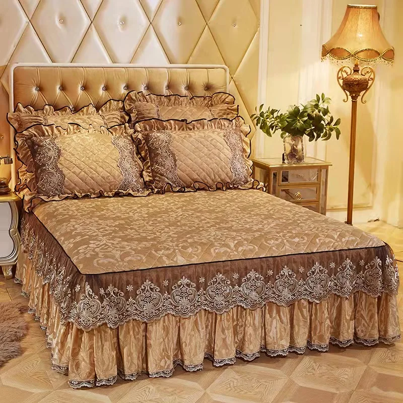 Luxury European princess bedding bed skirt set pillowcase velvet thick warm lace bed sheet mattress cover
Luxury European princess bedding bed skirt set pillowcase velvet thick warm lace bed sheet mattress cover